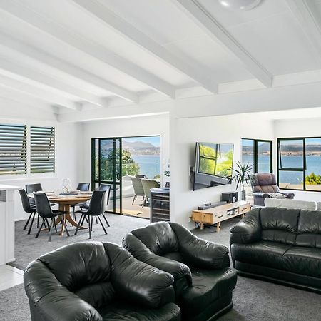 Acacia Bay Bach - Views, Spa & Serenity - Таупо Экстерьер фото