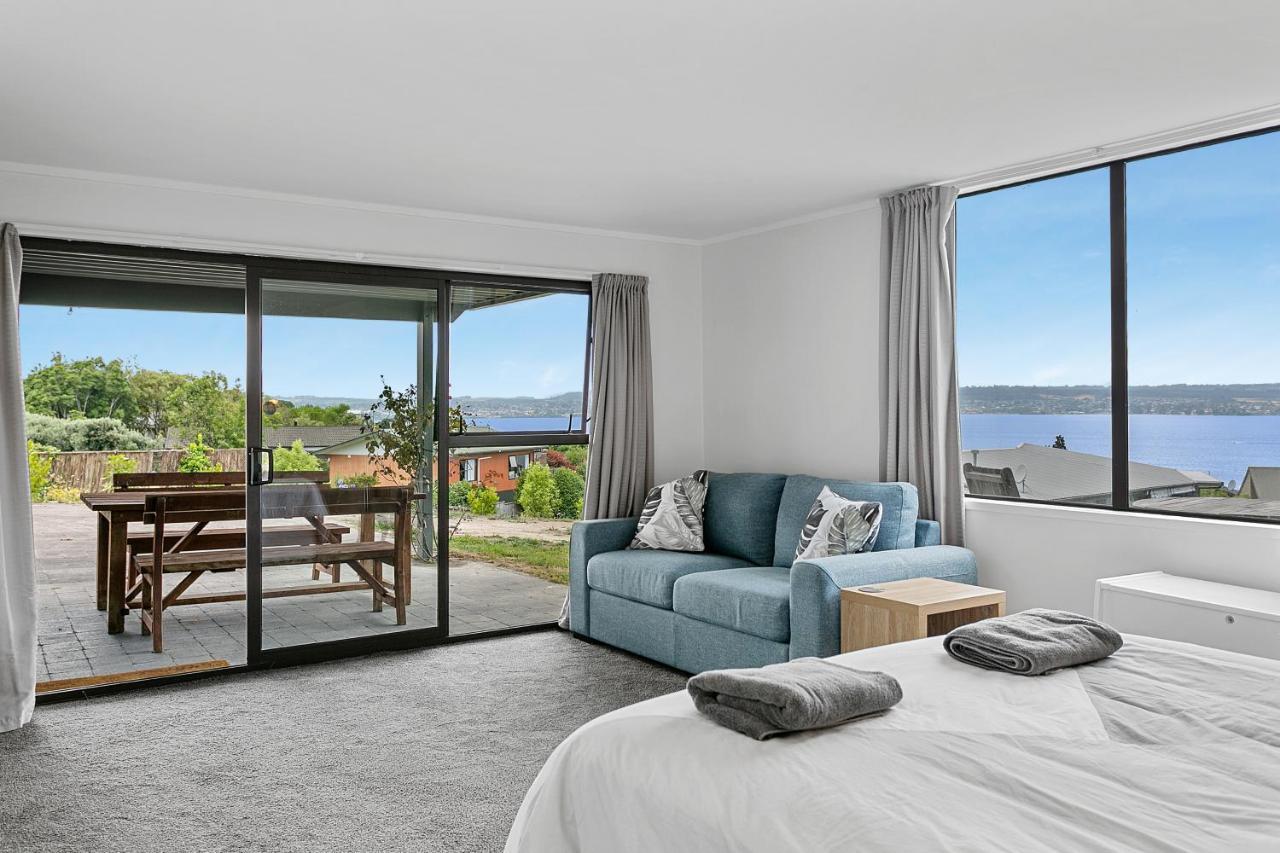 Acacia Bay Bach - Views, Spa & Serenity - Таупо Экстерьер фото